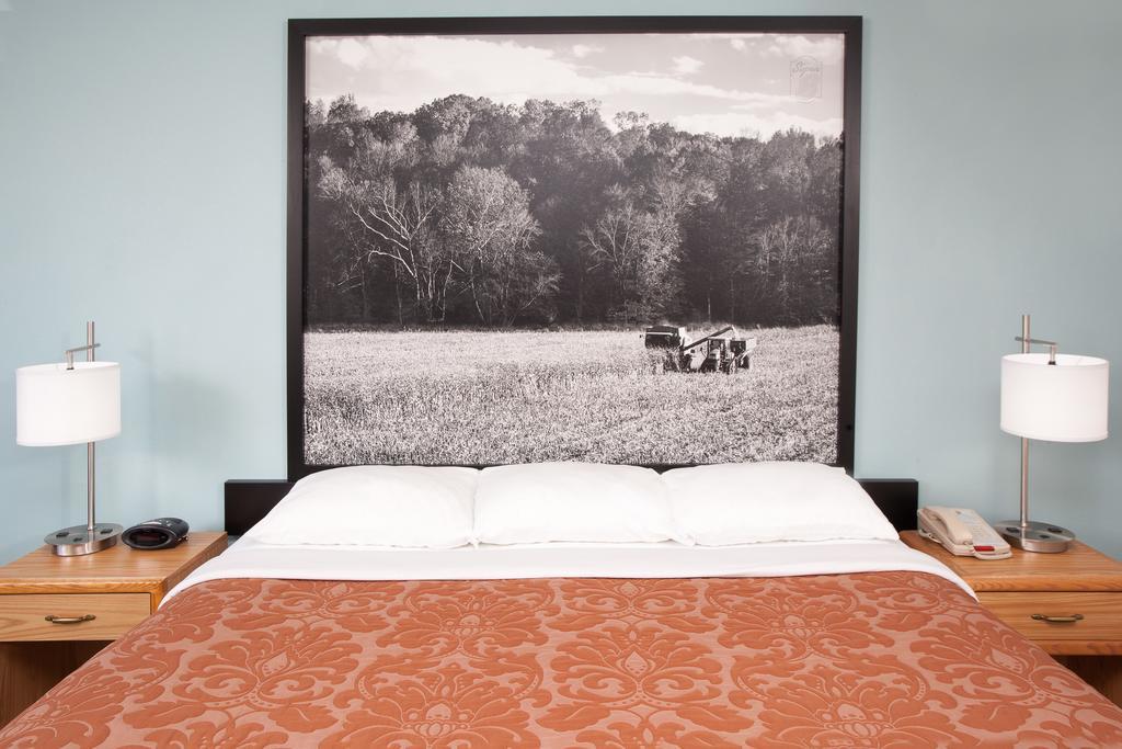 Super 8 By Wyndham Gas City Marion Area Esterno foto