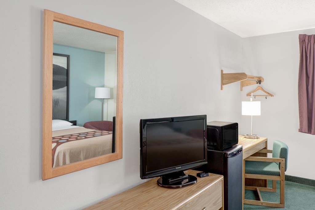 Super 8 By Wyndham Gas City Marion Area Esterno foto
